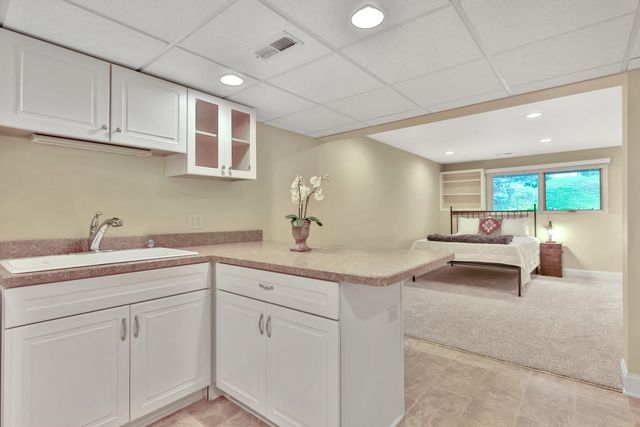 8264 Kingslee Road, Bloomington, MN 55438