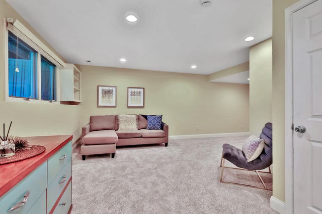 8264 Kingslee Road, Bloomington, MN 55438