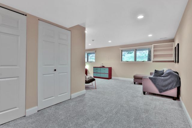 8264 Kingslee Road, Bloomington, MN 55438