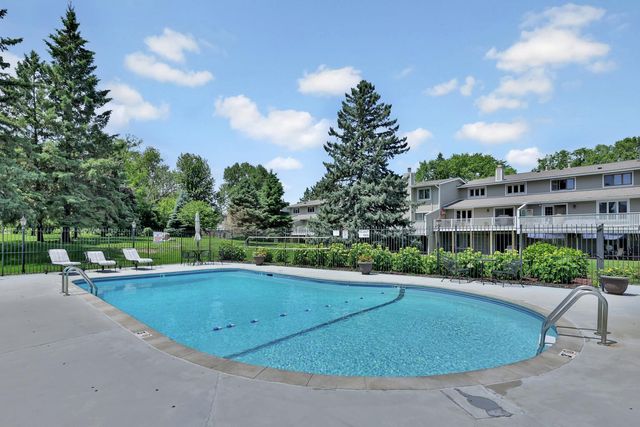 8264 Kingslee Road, Bloomington, MN 55438