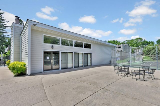 8264 Kingslee Road, Bloomington, MN 55438