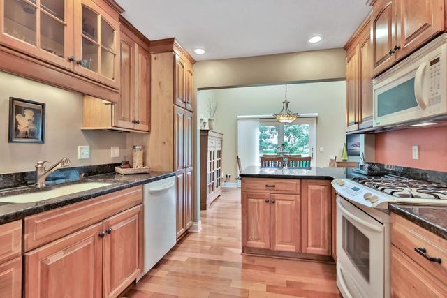 8264 Kingslee Road, Bloomington, MN 55438