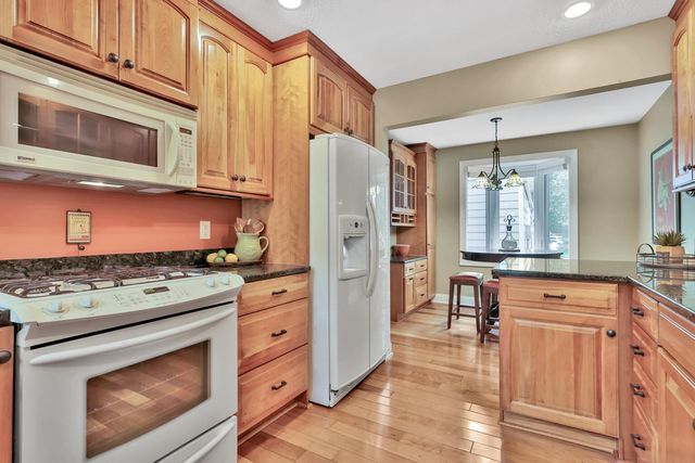 8264 Kingslee Road, Bloomington, MN 55438