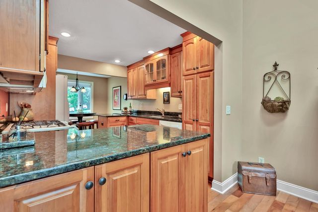 8264 Kingslee Road, Bloomington, MN 55438