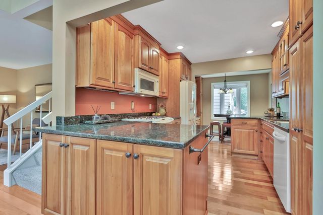8264 Kingslee Road, Bloomington, MN 55438