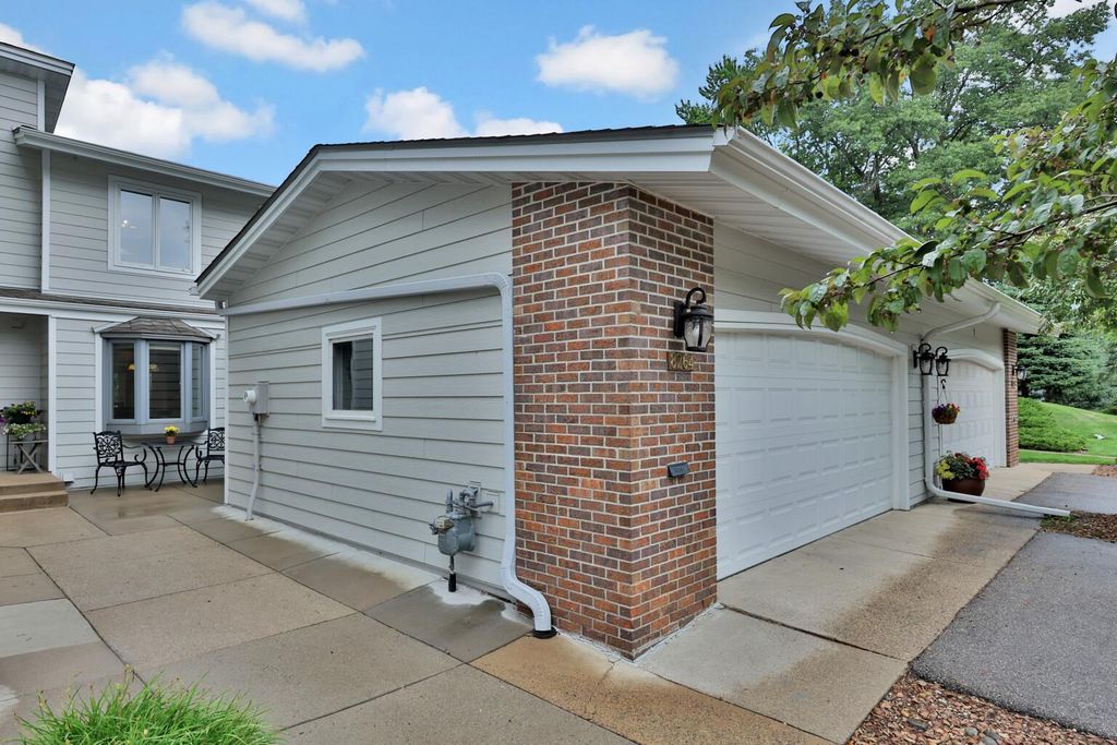 8264 Kingslee Road, Bloomington, MN 55438 — photo 2