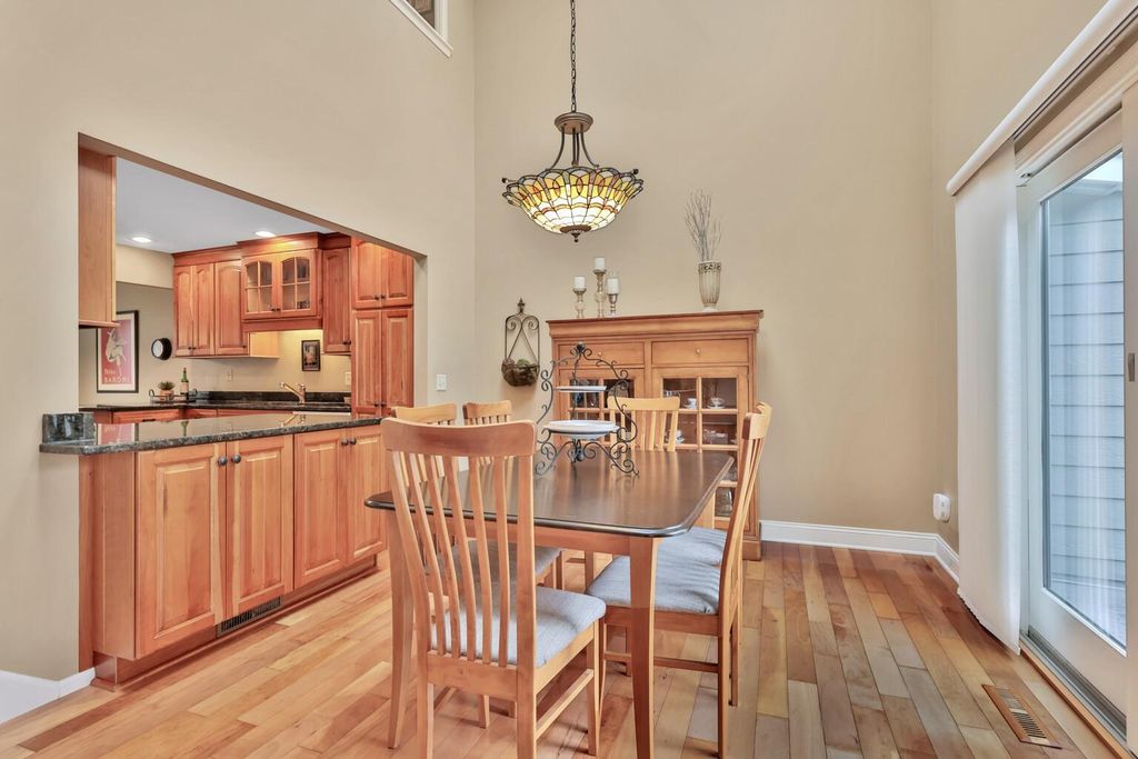 8264 Kingslee Road, Bloomington, MN 55438 — photo 5