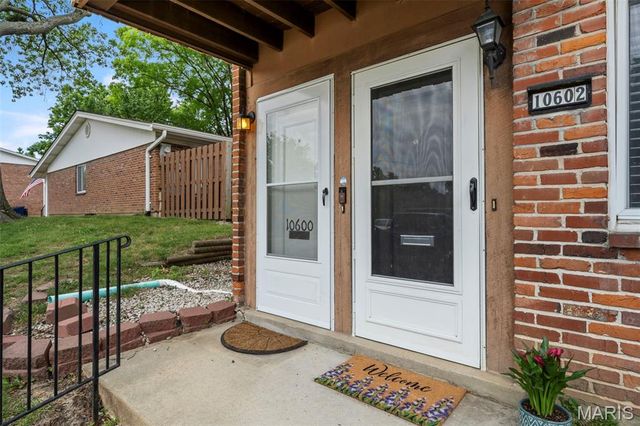 10602 Carroll Wood Way, St Louis, MO 63128