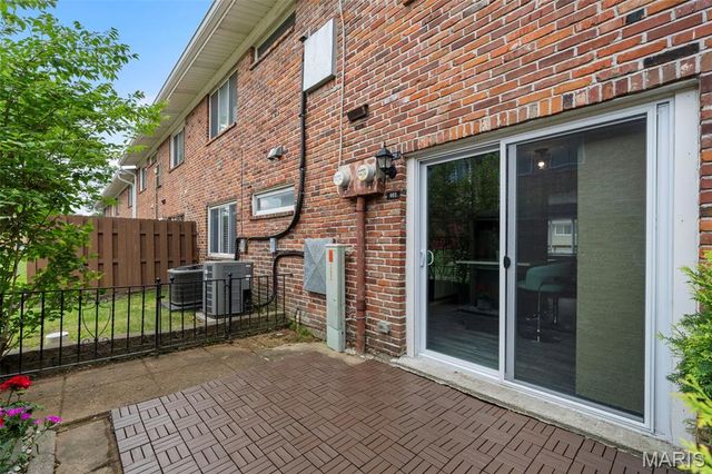10602 Carroll Wood Way, St Louis, MO 63128