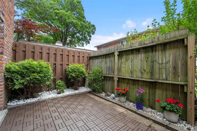 10602 Carroll Wood Way, St Louis, MO 63128