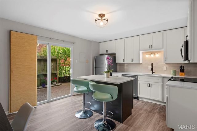 10602 Carroll Wood Way, St Louis, MO 63128