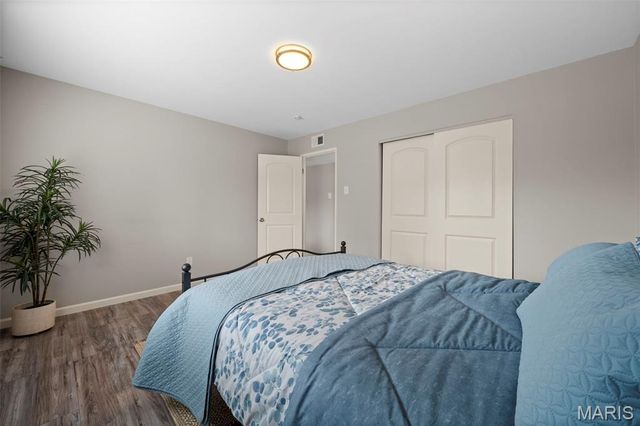 10602 Carroll Wood Way, St Louis, MO 63128