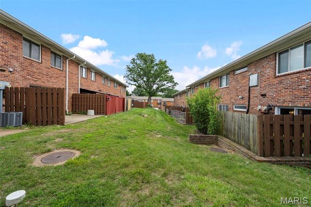 10602 Carroll Wood Way, St Louis, MO 63128