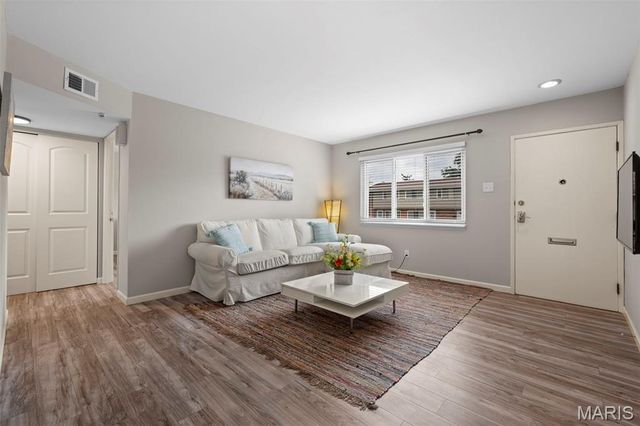 10602 Carroll Wood Way, St Louis, MO 63128