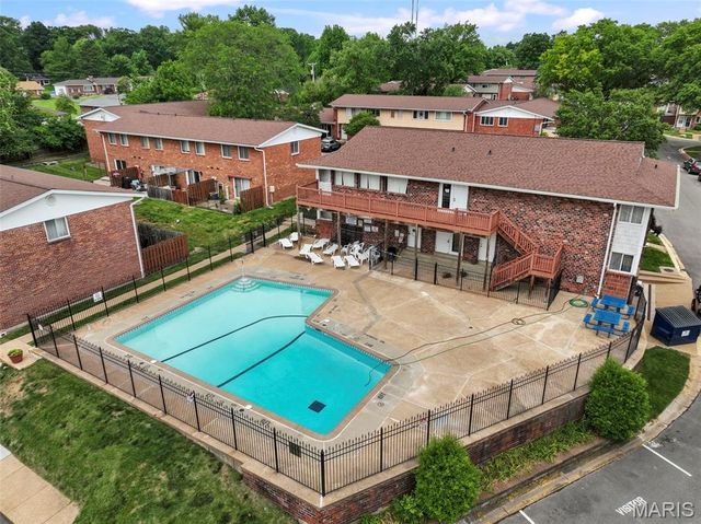 10602 Carroll Wood Way, St Louis, MO 63128