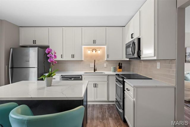 10602 Carroll Wood Way, St Louis, MO 63128