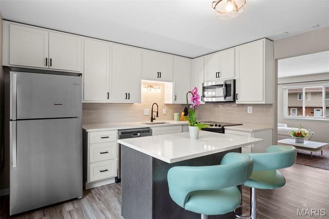 10602 Carroll Wood Way, St Louis, MO 63128
