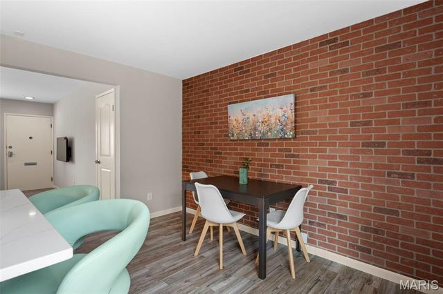 10602 Carroll Wood Way, St Louis, MO 63128