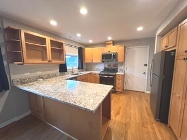 556 N BARTON Avenue 2, Evanston, IL 60202
