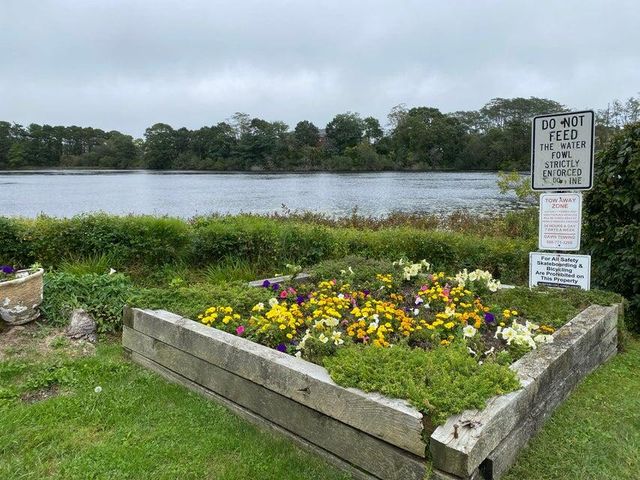 26 Bettys Pond Road UNIT 9, Hyannis, MA 02601