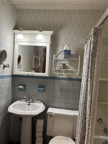 654 Gordon Drive, Charleston, WV 25314
