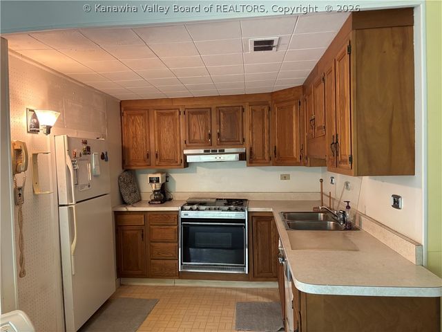 654 Gordon Drive, Charleston, WV 25314