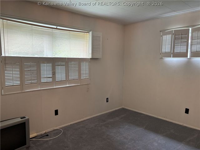 654 Gordon Drive, Charleston, WV 25314