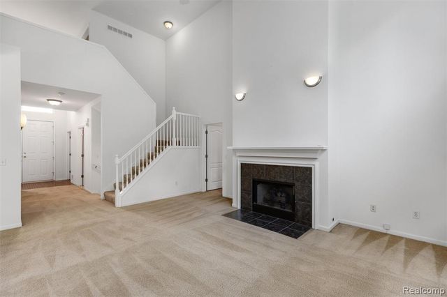 1341 Hollins Hall Lane, Troy, MI 48085