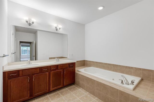 1341 Hollins Hall Lane, Troy, MI 48085