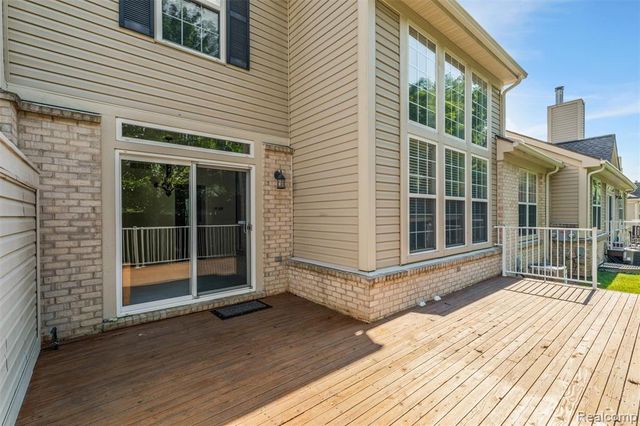1341 Hollins Hall Lane, Troy, MI 48085