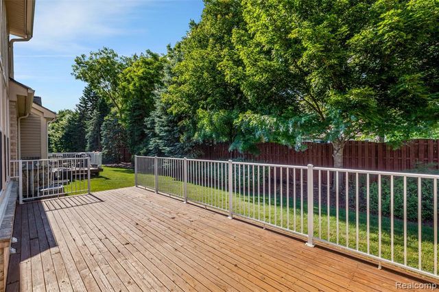 1341 Hollins Hall Lane, Troy, MI 48085