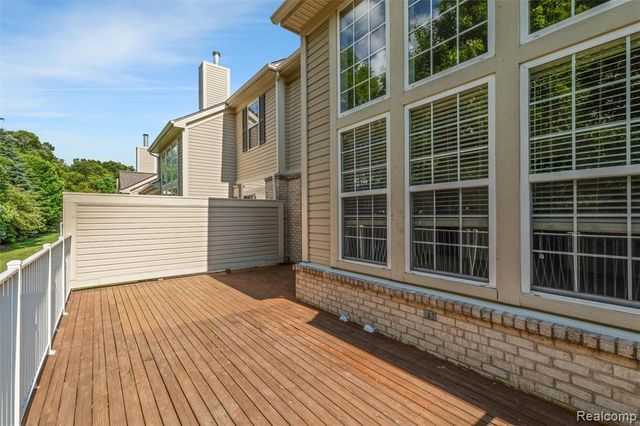 1341 Hollins Hall Lane, Troy, MI 48085