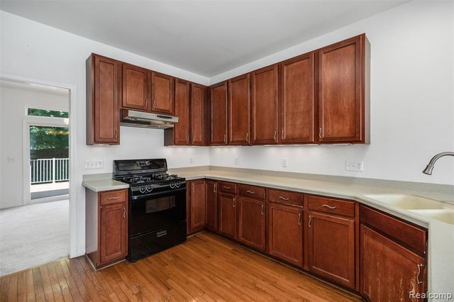 1341 Hollins Hall Lane, Troy, MI 48085