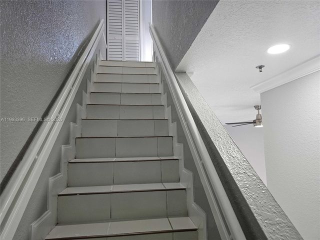 8027 NW 8th St 17, Miami, FL 33126