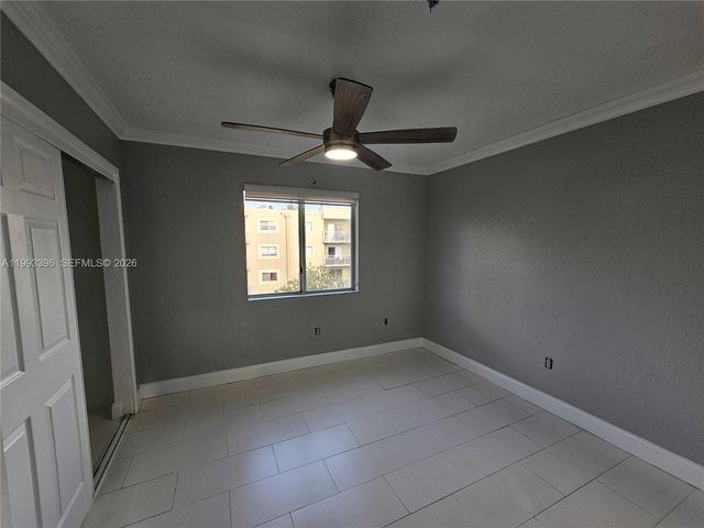 8027 NW 8th St 17, Miami, FL 33126