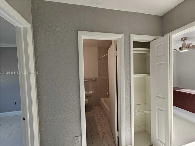 8027 NW 8th St 17, Miami, FL 33126