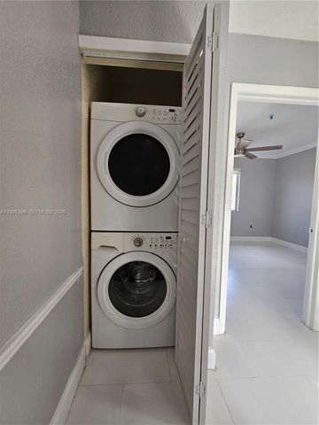 8027 NW 8th St 17, Miami, FL 33126