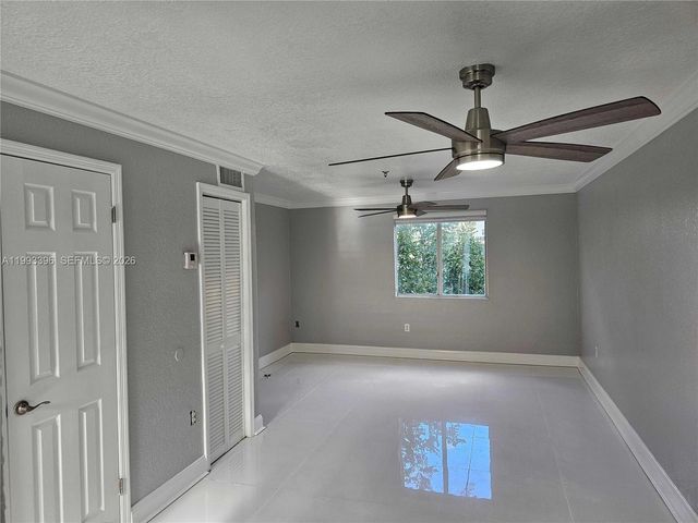 8027 NW 8th St 17, Miami, FL 33126