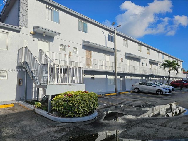 8027 NW 8th St 17, Miami, FL 33126