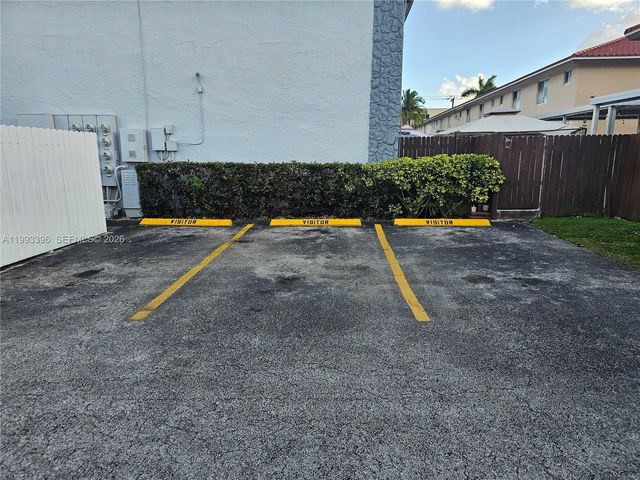 8027 NW 8th St 17, Miami, FL 33126