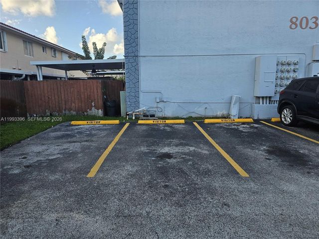 8027 NW 8th St 17, Miami, FL 33126