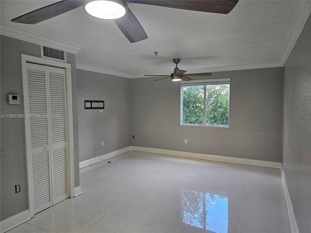 8027 NW 8th St 17, Miami, FL 33126