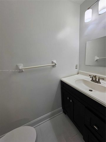 8027 NW 8th St 17, Miami, FL 33126