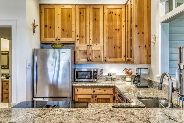 1745 Schoenberg Road, Carmine, TX 78932