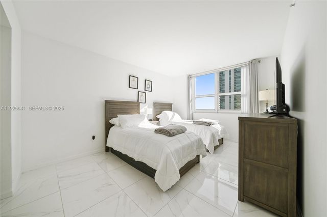 1155 Brickell Bay Dr 2501, Miami, FL 33131