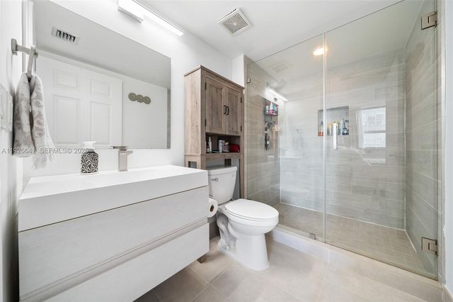 1155 Brickell Bay Dr 2501, Miami, FL 33131