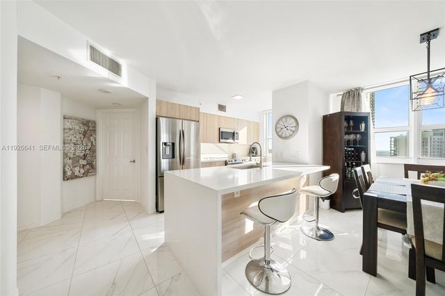 1155 Brickell Bay Dr 2501, Miami, FL 33131