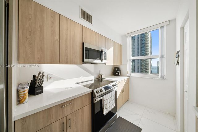 1155 Brickell Bay Dr 2501, Miami, FL 33131