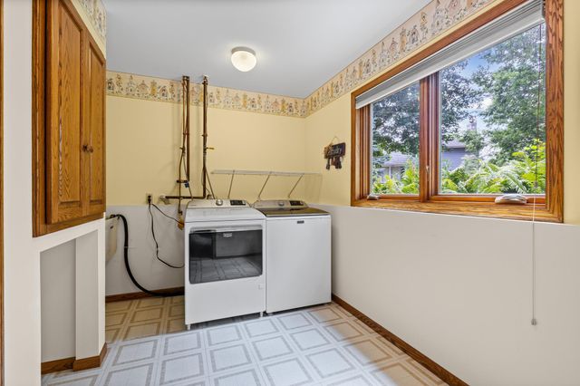 8925 Ashley Terrace, Brooklyn Park, MN 55443