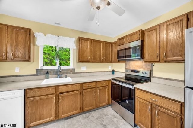68 Hampton Ct, Hillsborough Twp., NJ 08844